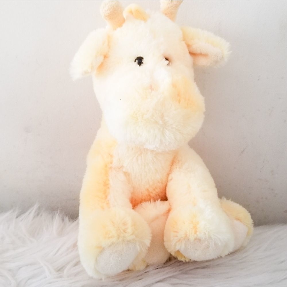 Russ Buttercrunch giraffe stuffed animal w/rattle